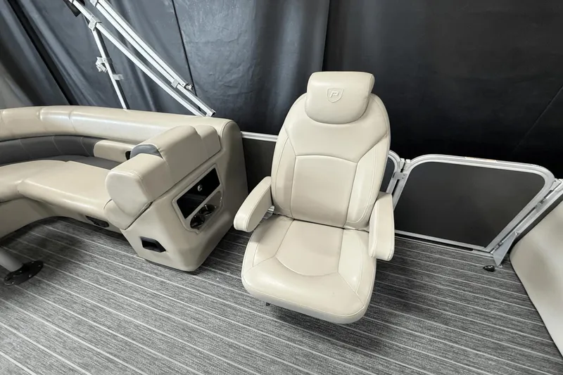 Slide: The Image of Premier 230 Sunsation 2023 - 33