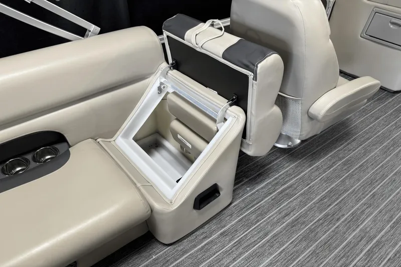 Slide: The Image of Premier 230 Sunsation 2023 - 31