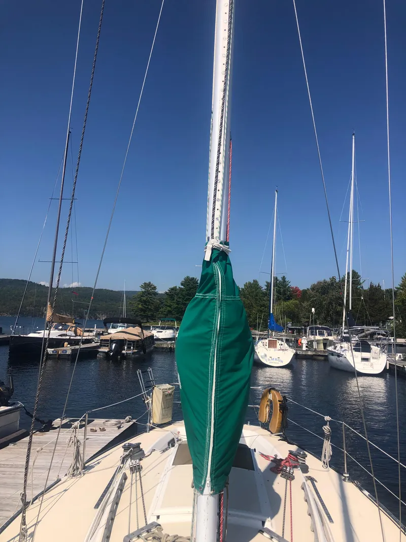 Slide: The Image of 1987 J Boats J29 sailboat docked at marina under clear blue sky. - 14
