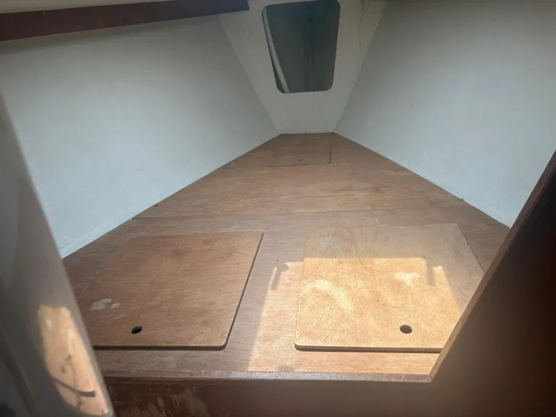 Slide: The Image of Interior view of 1987 J Boats J29 sailboat cabin with wooden flooring. - 32