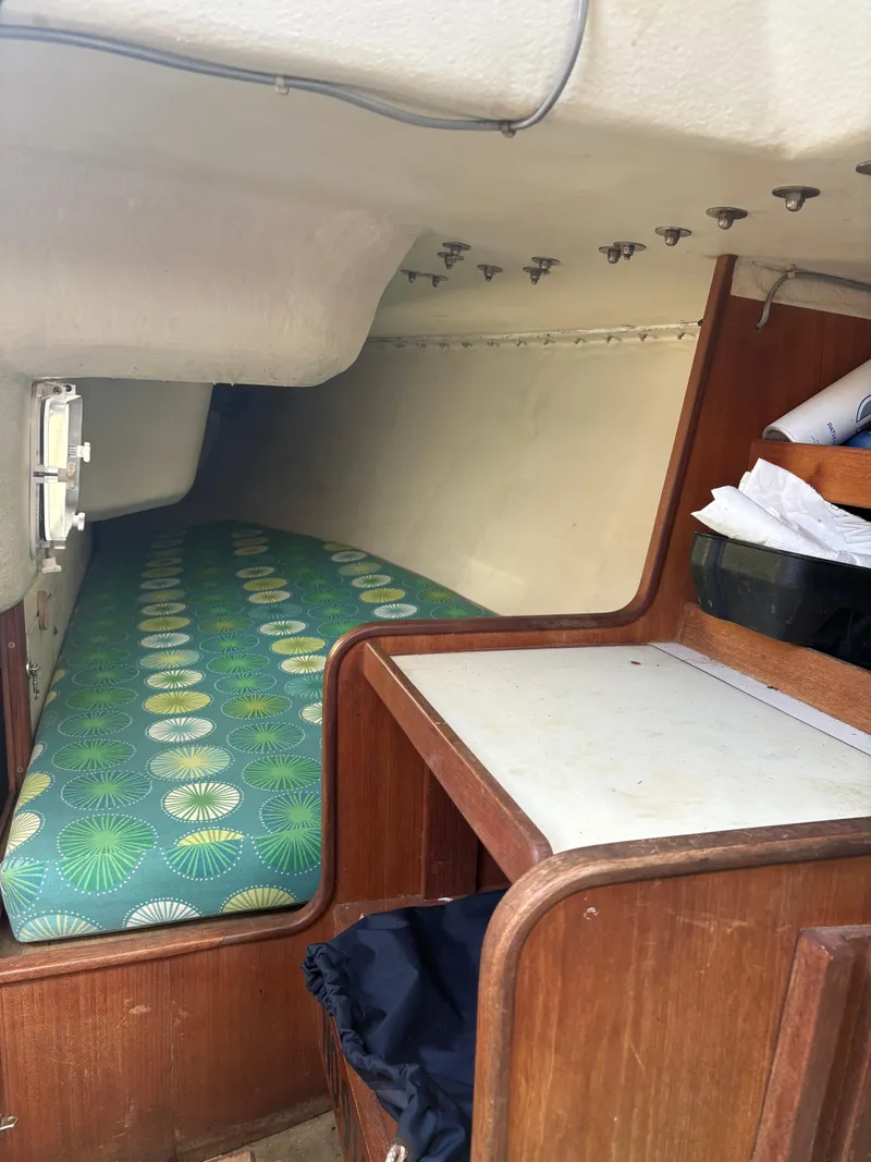 Slide: The Image of Interior cabin of a 1987 J Boats J29 sailboat with a patterned cushion. - 40