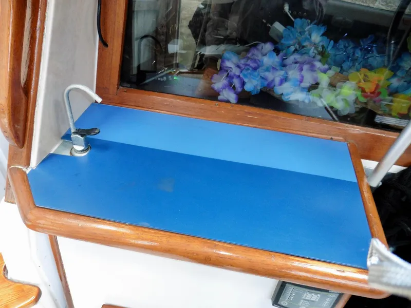 Slide: The Image of Blue deck area on 1992 Bayliner 3288 Motoryacht with floral decorations. - 40