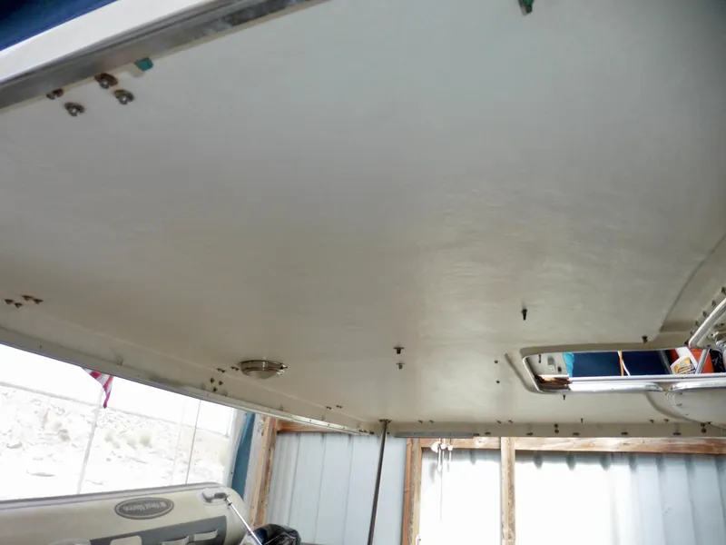 Slide: The Image of Interior ceiling of 1992 Bayliner 3288 Motoryacht, showing fixtures and hatch. - 8