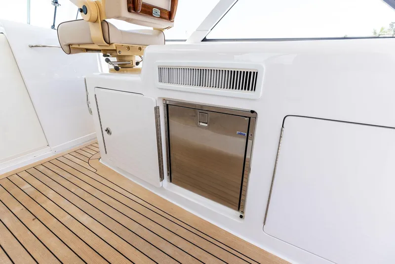 Slide: The Image of Hatteras 45 Express Sportfish 2016 - 52