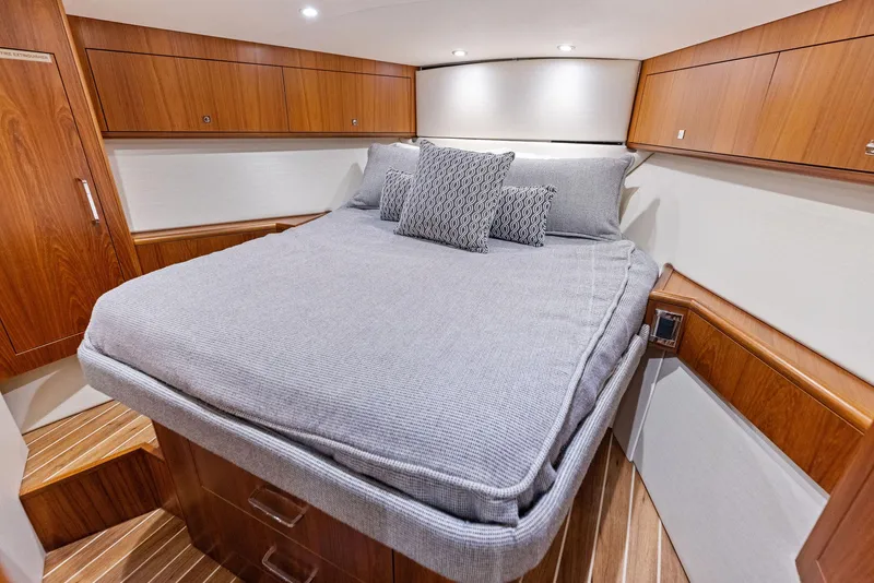 Slide: The Image of Hatteras 45 Express Sportfish 2016 - 66