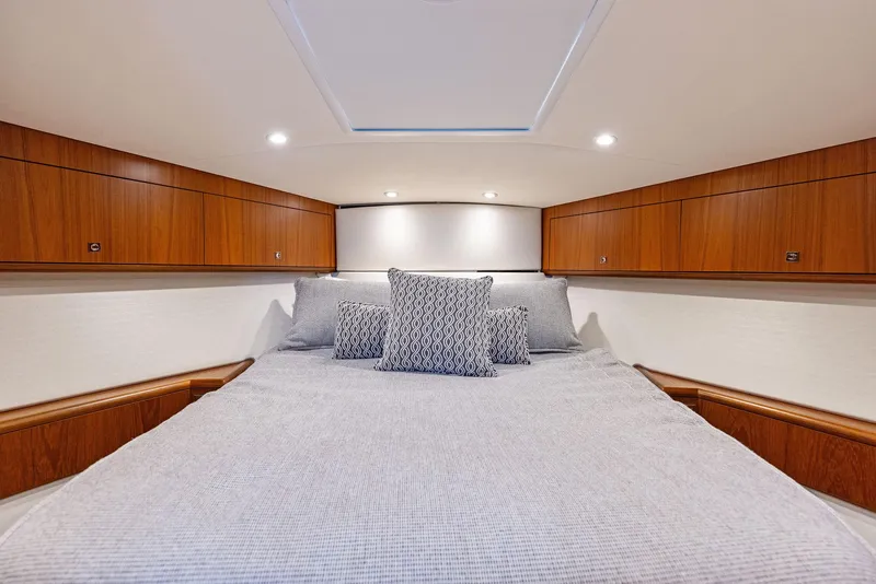 Slide: The Image of Hatteras 45 Express Sportfish 2016 - 68