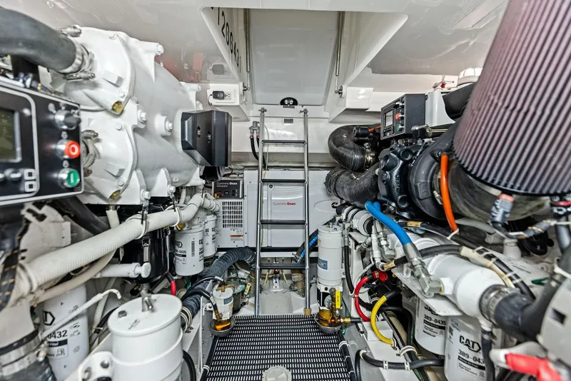 Slide: The Image of Hatteras 45 Express Sportfish 2016 - 74