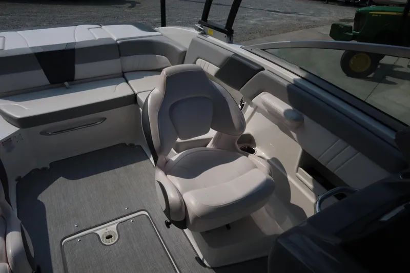 Slide: The Image of 2020 Chaparral 23 SSi boat interior with seating and steering area. - 15