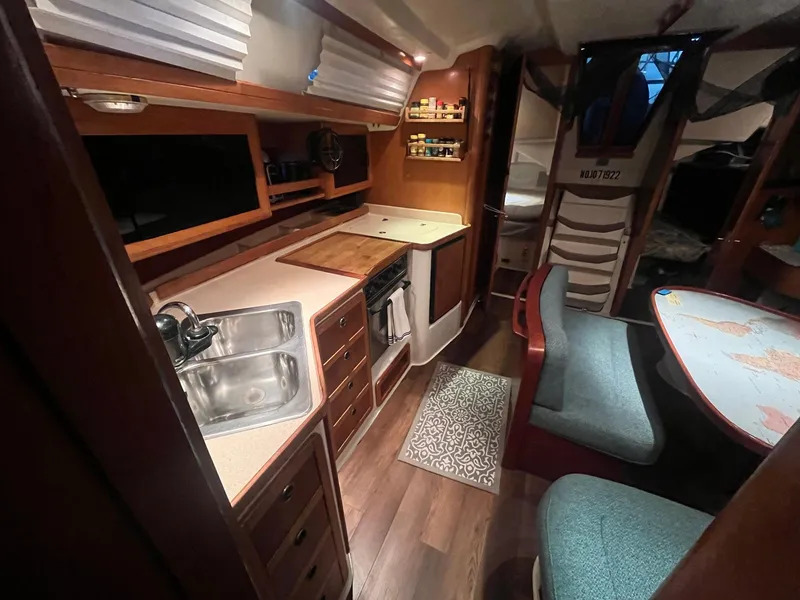 Slide: The Image of Catalina 42 MkII 1999 - 50