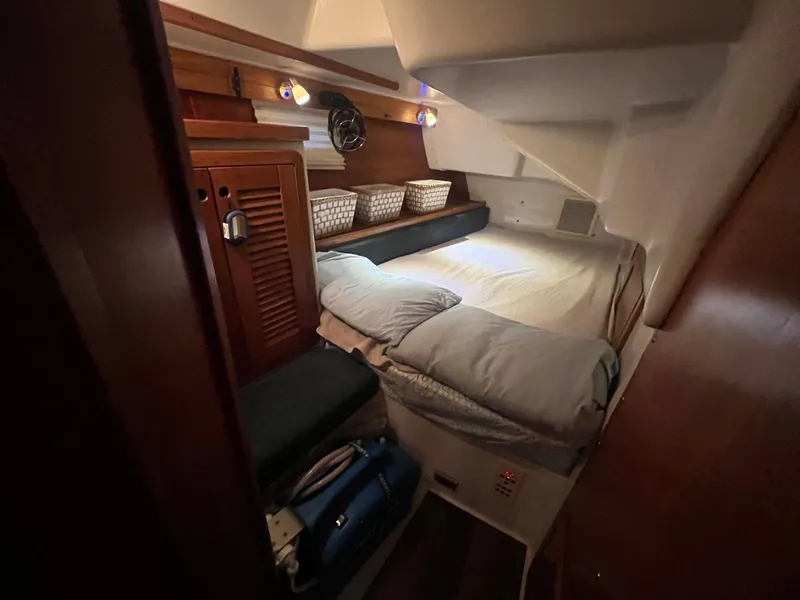 Slide: The Image of Catalina 42 MkII 1999 - 68