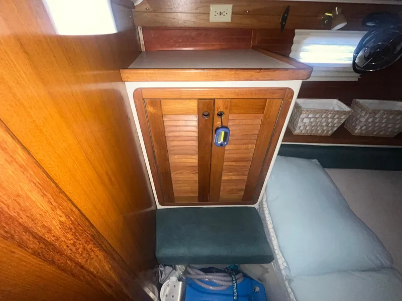 Slide: The Image of Catalina 42 MkII 1999 - 70