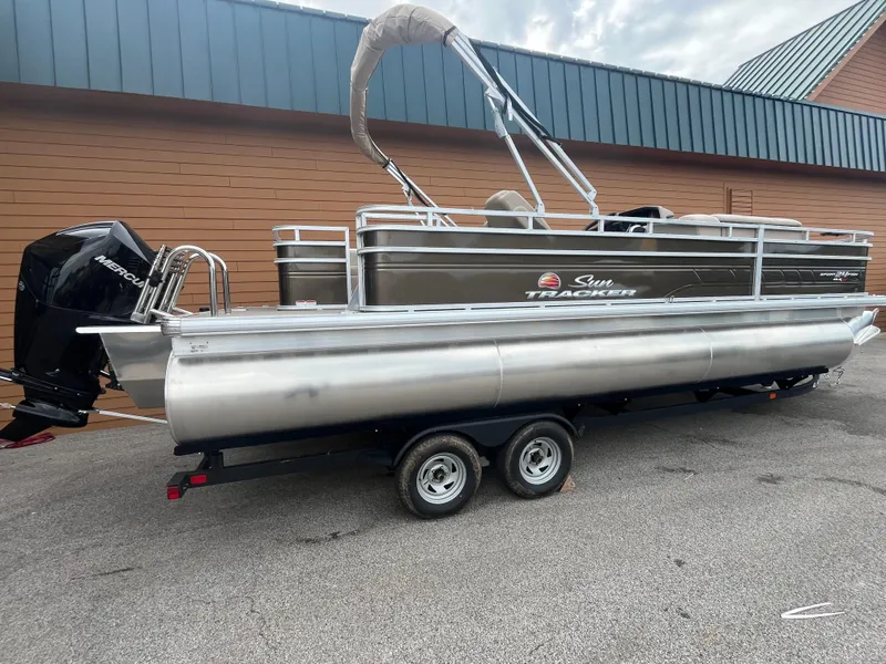 Slide: The Image of Sun Tracker Sportfish 24 XP3 2025 - 61