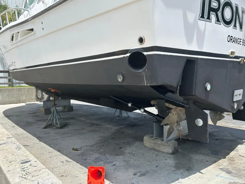 Slide: The Image of 2006 Rampage EXPRESS boat on stands, showing hull and propeller details. - 34