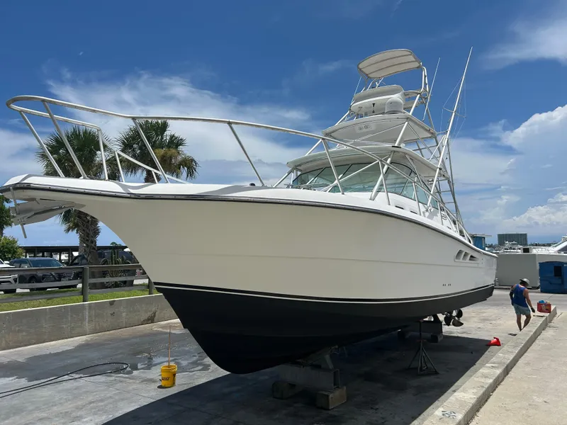 Slide: The Image of 2006 Rampage EXPRESS boat on dry dock under clear blue sky. - 37
