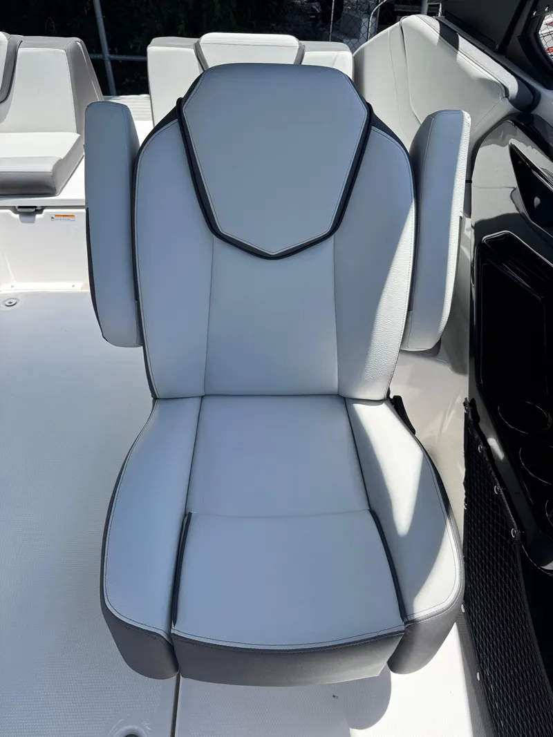 Slide: The Image of 2025 Yamaha AR250 boat seat with sleek gray upholstery and black trim. - 19