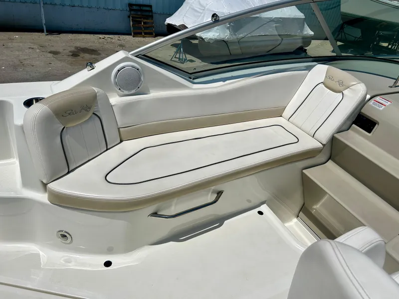 Slide: The Image of Sea Ray 240 Sundancer 2010 - 12