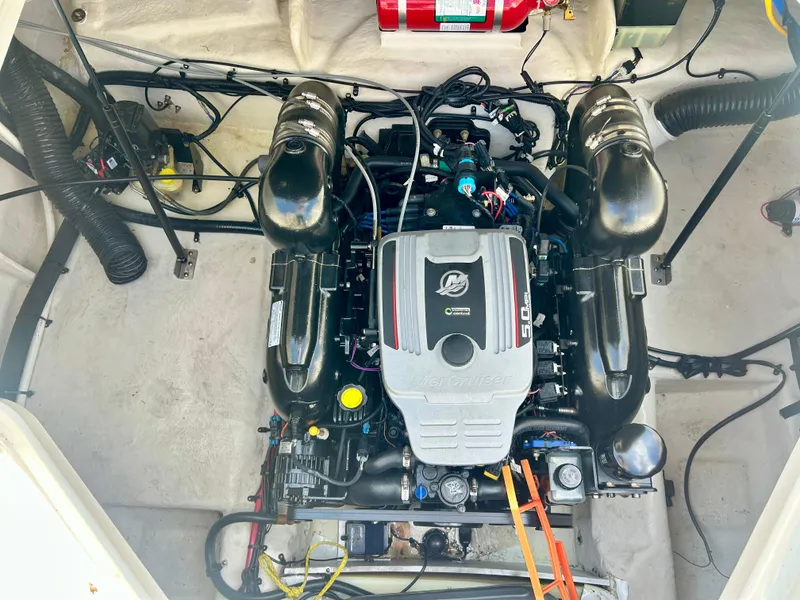 Slide: The Image of Sea Ray 240 Sundancer 2010 - 14