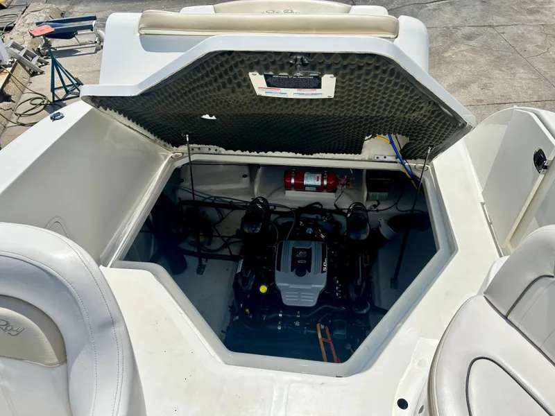 Slide: The Image of Sea Ray 240 Sundancer 2010 - 15