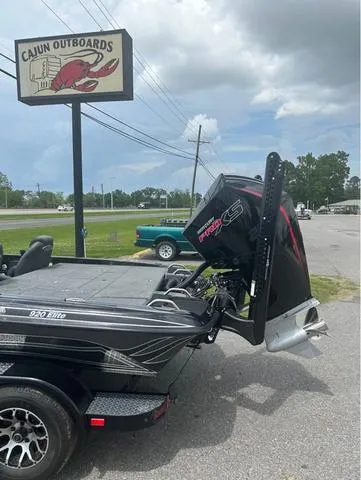 Slide: The Image of Phoenix Bass Boat 920 Elite 2025 - 6