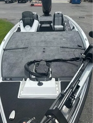 Slide: The Image of Phoenix Bass Boat 721 ZXL 2025 - 3