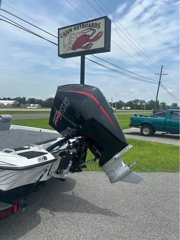 Slide: The Image of Phoenix Bass Boat 721 ZXL 2025 - 6