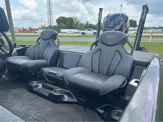 Slide: The Image of Skeeter FXR 21 LE 2024 - 3