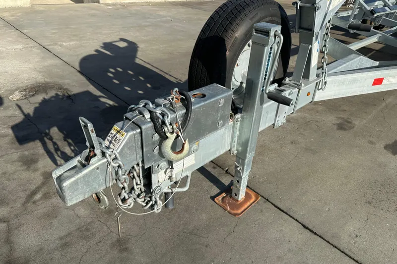 Slide: The Image of Trailer hitch of a 2015 Duckworth 26’ Offshore boat on concrete surface. - 21