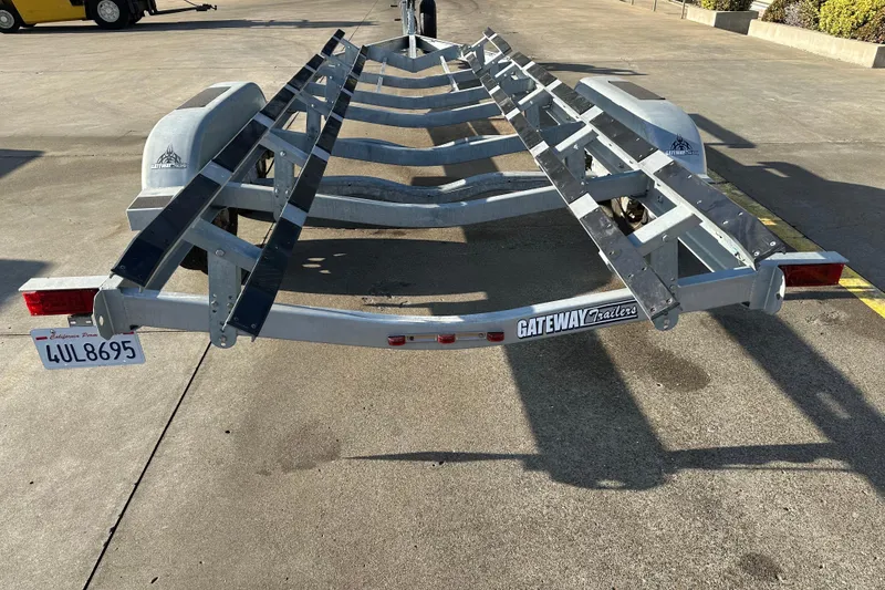 Slide: The Image of 2015 Duckworth 26’ Offshore boat trailer, Gateway Trailers, parked on concrete surface. - 23