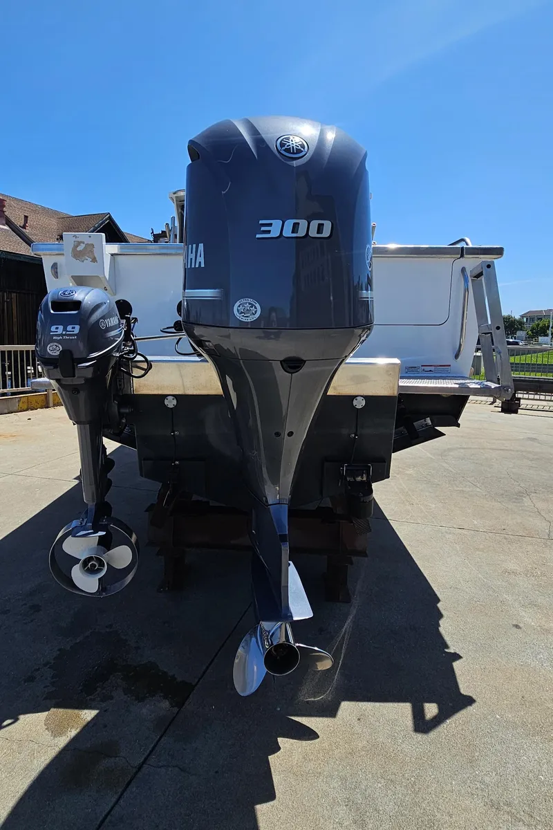 Slide: The Image of 2015 Duckworth 26’ Offshore boat with Yamaha 300 outboard motor, parked on concrete. - 7