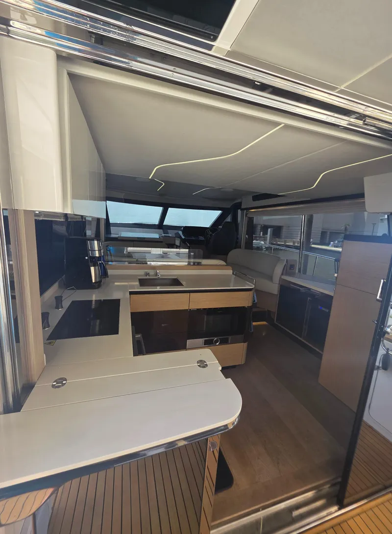 Slide: The Image of Absolute 47 Fly 2021 - 50