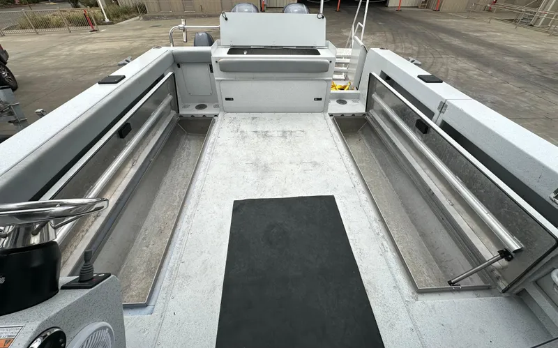 Slide: The Image of 2016 KingFisher 3025 Destination boat with spacious deck - 27