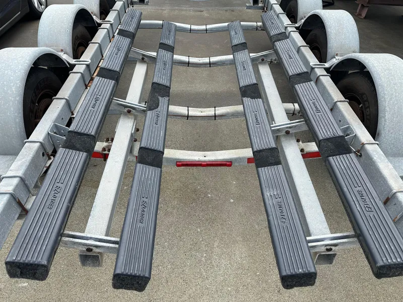 Slide: The Image of Trailer for 2016 KingFisher 3025 Destination boat with EZ Loader bunks. - 36