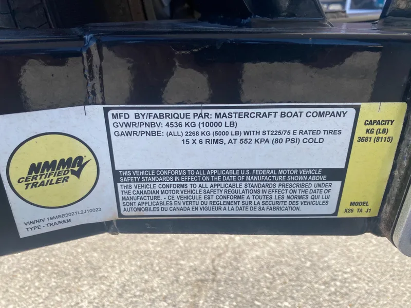 Slide: The Image of 2020 MasterCraft X26 trailer label, NMMA certified, GVWR 4536 kg, GAWR 2268 kg. - 37