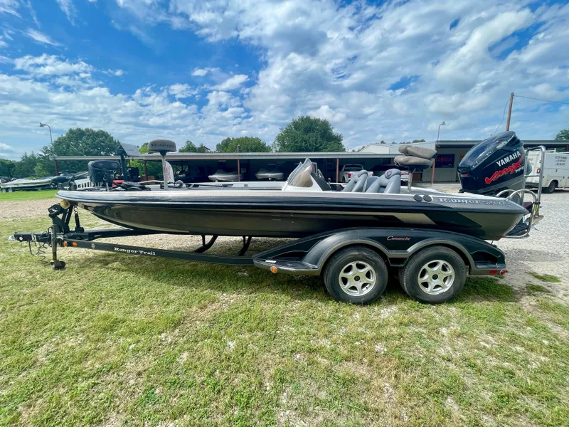 The Image of 2006 Ranger 521DVX Comanche boat on trailer, parked outdoors under a cloudy sky. - 0