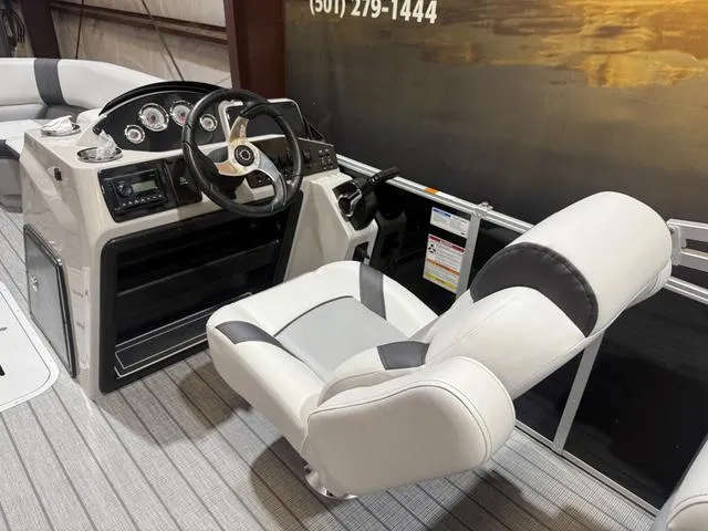 Slide: The Image of SunCatcher Select 322RC W/Yamaha 150 "SHO" No Trailer 2025 - 10