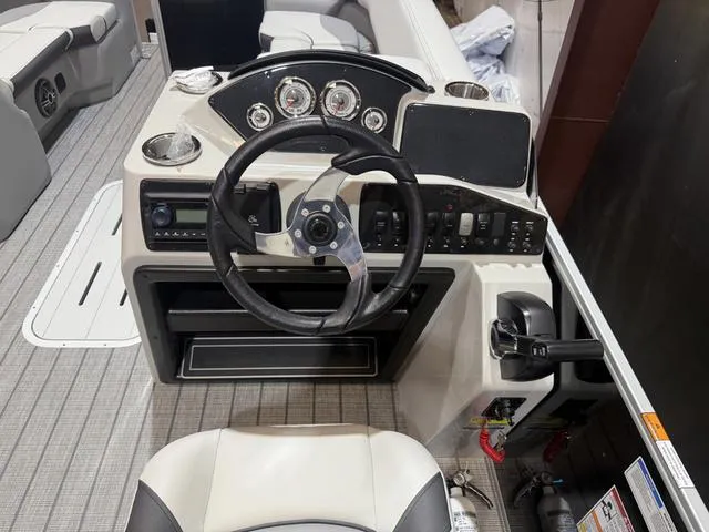 Slide: The Image of SunCatcher Select 322RC W/Yamaha 150 "SHO" No Trailer 2025 - 11