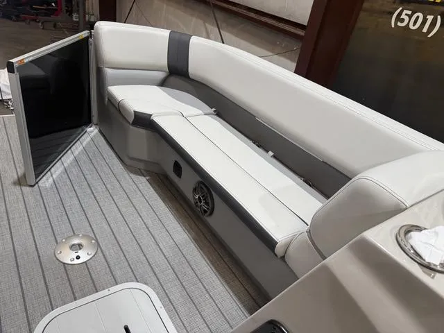 Slide: The Image of SunCatcher Select 322RC W/Yamaha 150 "SHO" No Trailer 2025 - 15