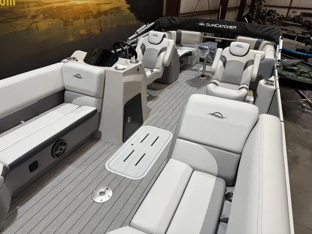 Slide: The Image of SunCatcher Select 322RC W/Yamaha 150 "SHO" No Trailer 2025 - 6