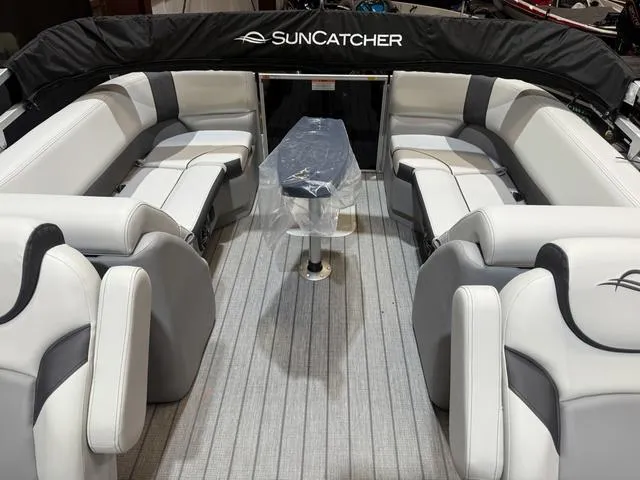 Slide: The Image of SunCatcher Select 322RC W/Yamaha 150 "SHO" No Trailer 2025 - 7