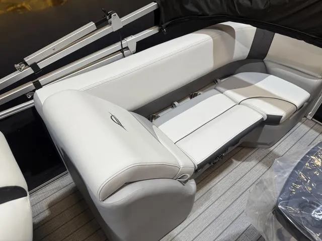 Slide: The Image of SunCatcher Select 322RC W/Yamaha 150 "SHO" No Trailer 2025 - 8