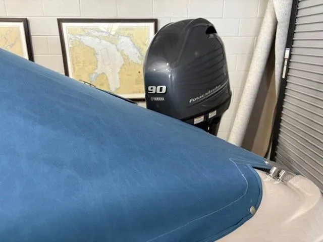 Slide: The Image of Robalo R160 Center Console 2025 - 3