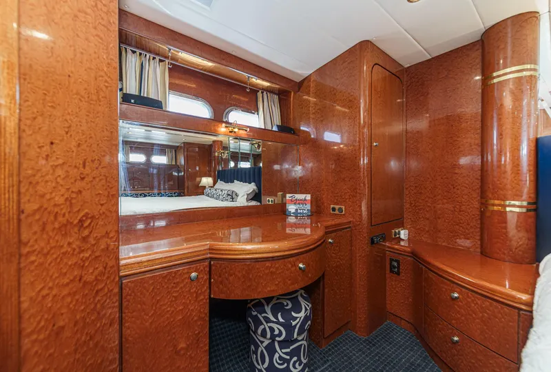 Slide: The Image of Horizon 70 Motor Yacht 1999 - 56