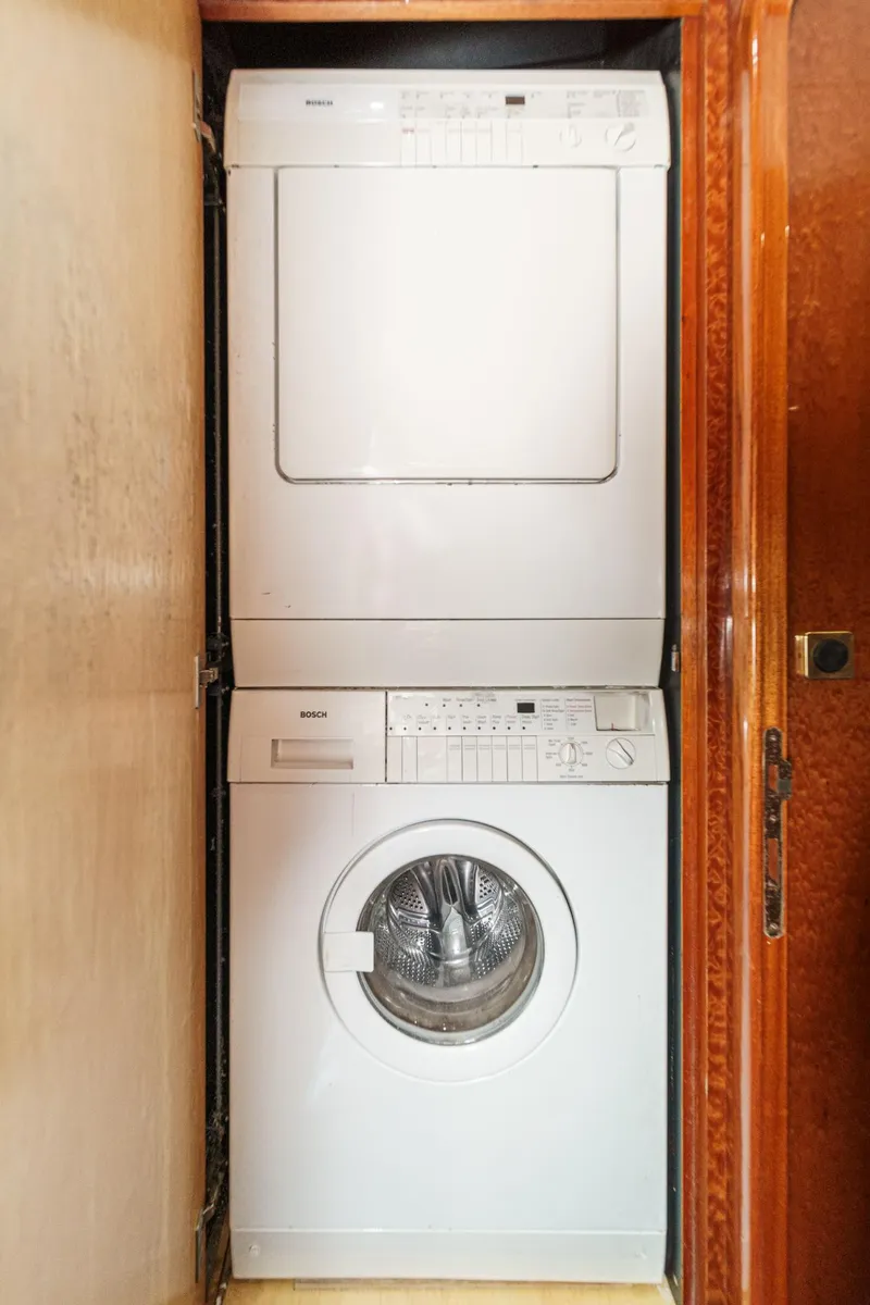 Slide: The Image of Horizon 70 Motor Yacht 1999 - 59