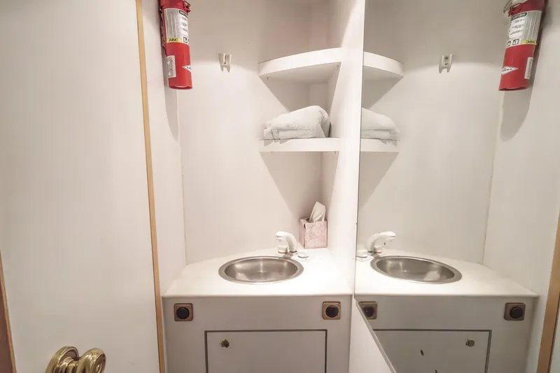 Slide: The Image of Horizon 70 Motor Yacht 1999 - 69