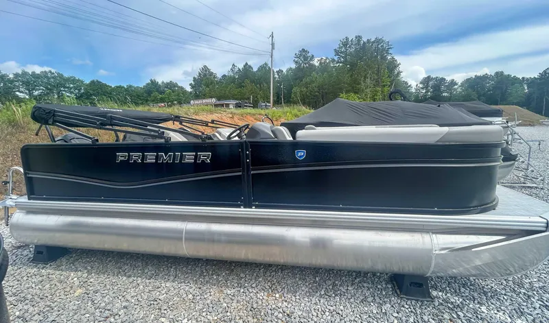 The Image of Premier 200 Sunscape RL 2025 - 1