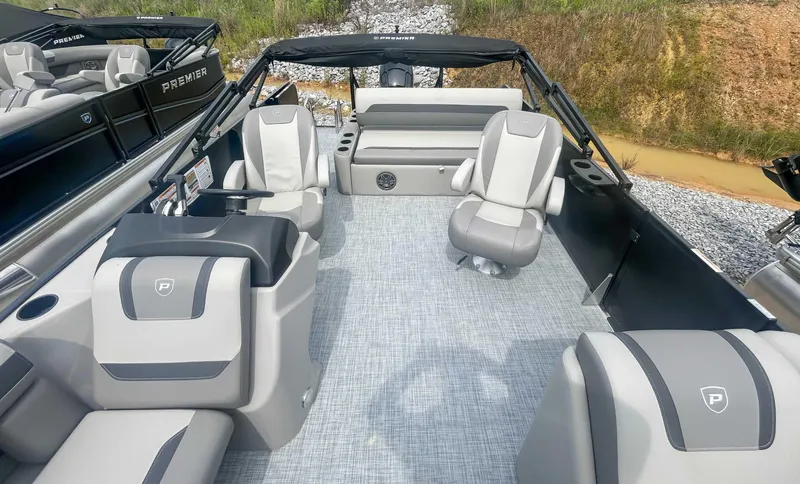 Slide: The Image of Premier 200 Sunscape RL 2025 - 12