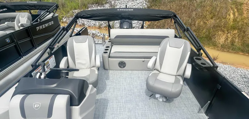 Slide: The Image of Premier 200 Sunscape RL 2025 - 13