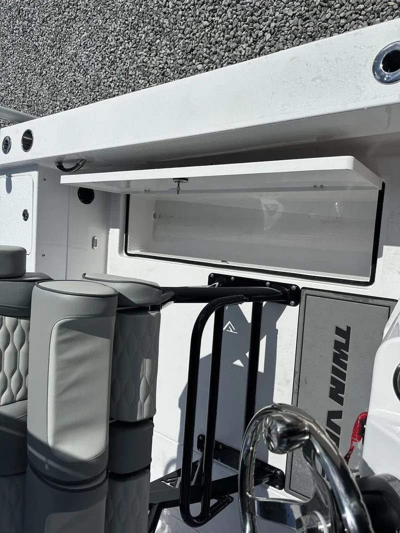 Slide: The Image of Twin Vee 22 BayCat 2026 - 10