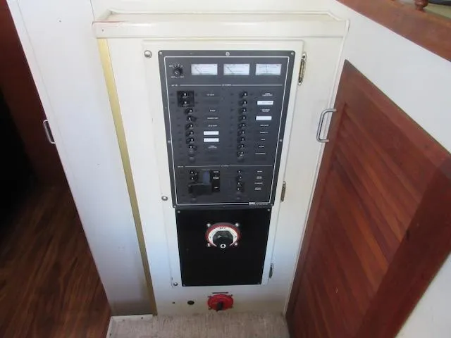 Slide: The Image of Tollycraft 37 1977 - 34