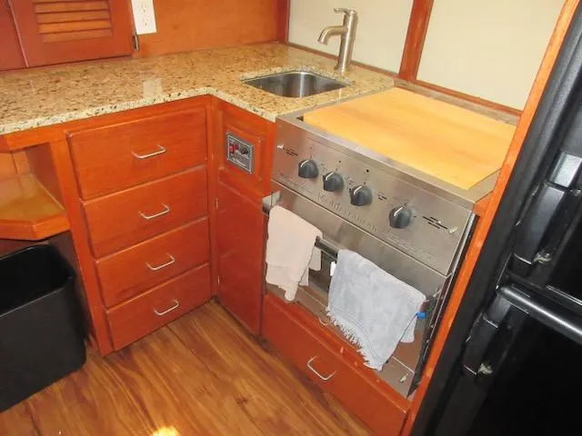 Slide: The Image of Tollycraft 37 Sports Fisher/Sedan 1977 - 25